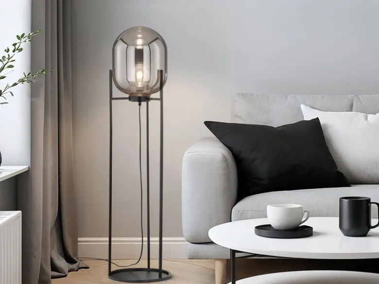 Kleine Stehlampe REGI mit Metallfuß und Rauchglas Glaskugel oval - Höhe 110cm