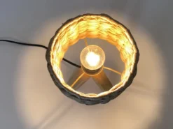 Kleine Tischlampe mit Holz Dreibein & E14 Schirm Wasserhyazinthe, Höhe 26cm