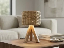 Kleine Tischlampe mit Holz Dreibein & E14 Schirm Wasserhyazinthe, Höhe 26cm