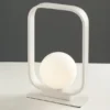 Kleine Tischleuchte ROXY Metall mit Glaskugel Opalweiß, Höhe 26cm