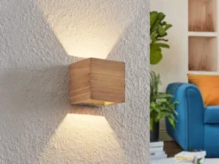 Kleine Up and Down LED Innen Wandleuchte BRAD aus Echtholz, Quadrat 11cm