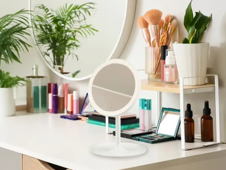 Kosmetikspiegel ELARA mit LED Beleuchtung in Weiß, Höhe 28,5cm