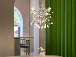 Kronleuchter QUEENA Silber 4-flammig mit Glas Kristall 2-farbig Ø 40cm