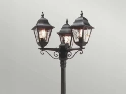 Landhausstil Straßenlaterne NORFOLK 3-flammig mit Bleiglas, Höhe 227cm