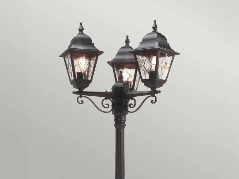 Landhausstil Straßenlaterne NORFOLK 3-flammig mit Bleiglas, Höhe 227cm