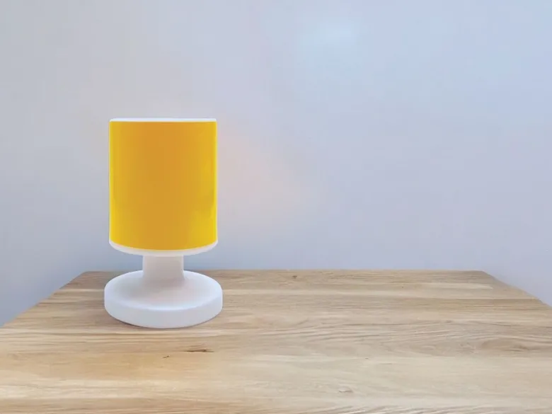 LED Akku Tischleuchte mit Schirm Sonnengelb, per USB aufladbar, Höhe 20cm