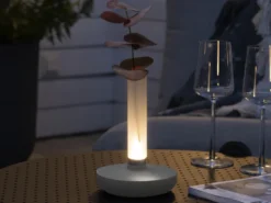 LED Außentischleuchte und Blumenvase BIARRITZ mit Akkubetrieb, Weiß Höhe 20cm