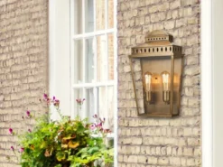 LED Außenwandleuchte im Landhausstil, Altmessing Höhe 49cm
