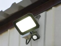 LED Flutlichtstrahler FUNCHAL 20W mit Bewegungsmelder, IP44, Breite 12cm