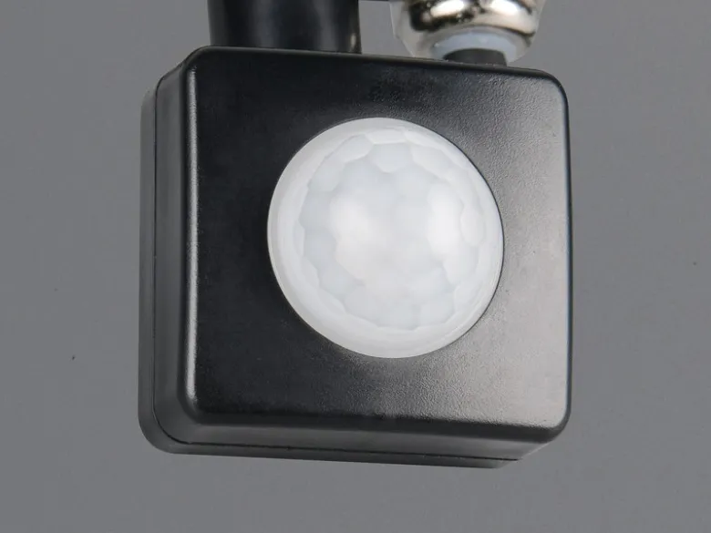 LED Flutlichtstrahler mit Bewegungsmelder 30W, IP44, mit Anschlussbox