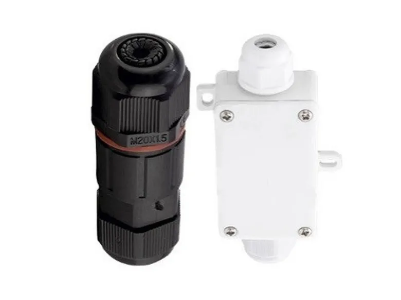 LED Flutlichtstrahler 20W, Aluminium Schwarz, IP65, mit Anschlussbox