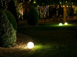 LED Garten Kugelleuchte mit Erdspieß, RGBW Leuchtmittel & Fernbedienung - Ø 38cm
