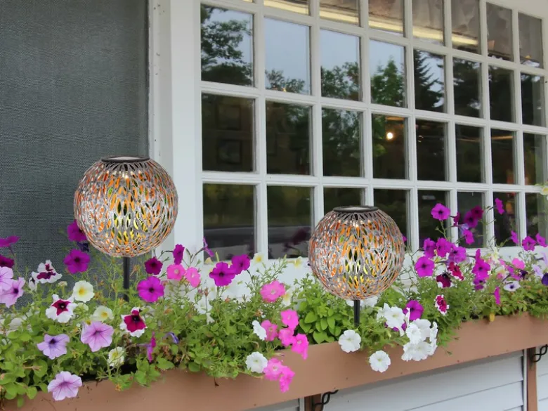 LED Metall Solarkugeln 2er Set Ø 18cm mit Erdspieß, Silber Antik