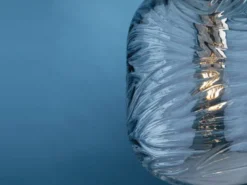 LED Pendelleuchte einflammig Wellenmuster Glasschirm in Blau, Ø 24,5cm