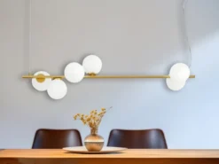 LED Pendelleuchte 6-flammig Gold mit Glaskugeln in Opalweiß, Breite 120cm