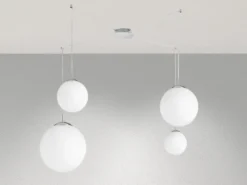 LED Pendelleuchte 4 flammig mit Glaskugeln Opalweiß, Abhängung bis 250cm