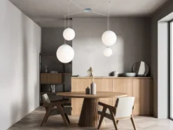 LED Pendelleuchte 4 flammig mit Glaskugeln Opalweiß, Abhängung bis 250cm