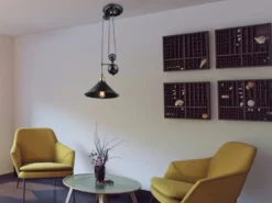 LED Pendelleuchte mit Metallschirm Schwarz, Höhe 90cm-180cm