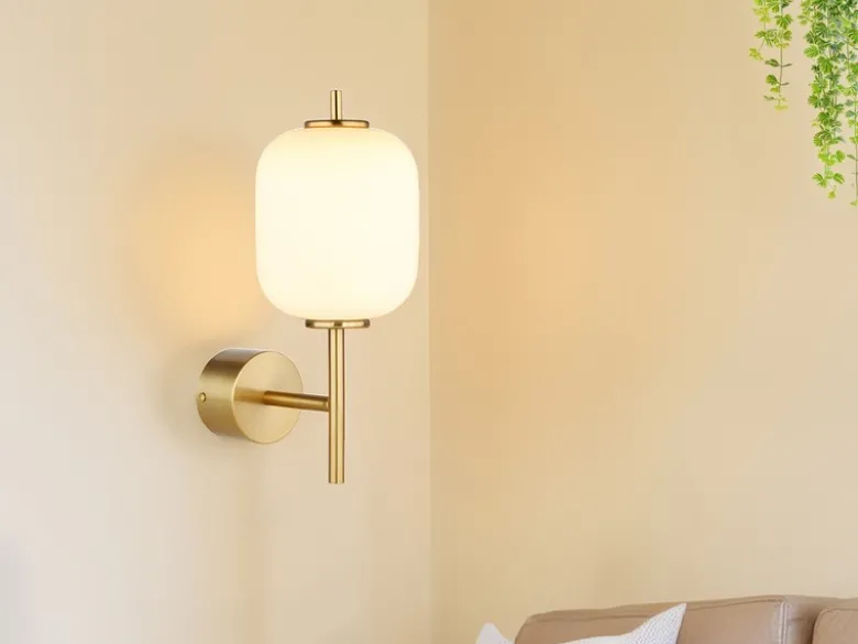 LED Retro Wandleuchte EWALD aus Metall in Messing & Opalglas, Höhe 32,5cm