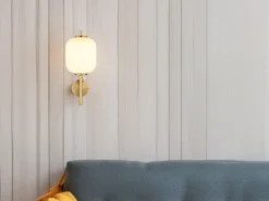 LED Retro Wandleuchte EWALD aus Metall in Messing & Opalglas, Höhe 32,5cm