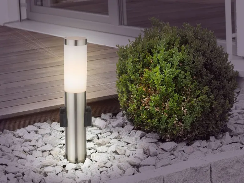 LED Sockelleuchte aus Edelstahl in Silber mit zwei Steckdosen, Höhe 45cm