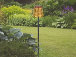 LED Solar Erdspießleuchte mit Dekorstanzungen in Kupfer-Gold, Höhe 70cm