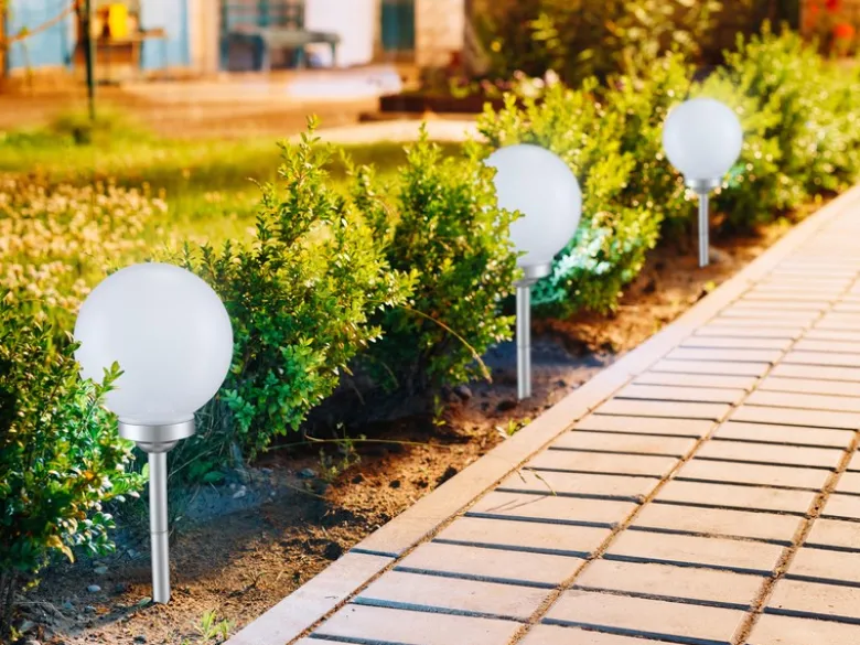 LED Solarkugel Garten - Leuchtkugel Ø 25cm mit Erdspieß