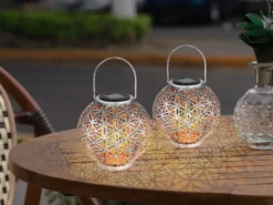 LED Solarlaterne Kugel mit Dekorstanzungen in Silber Antik & Gold, Ø20cm