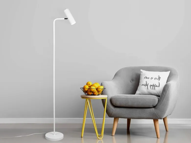 LED Stehlampe in Weiß matt, Spot schwenkbar, Höhe 151cm