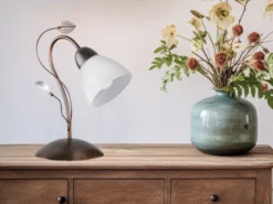 LED Tischleuchte in Rostoptik mit Blätter Deko, Höhe 32cm