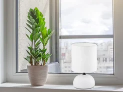 LED Tischleuchte Keramik Weiß runder Stofflampenschirm in Weiß, Höhe 23cm