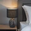 LED Tischleuchte mit Keramikfuß und Stoffschirm in Schwarz, Höhe 31cm