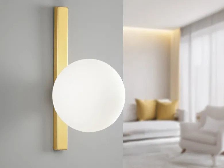 LED Wandleuchte 1-flammig Gold mit Glaskugel Opalweiß, Höhe 28cm