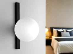 LED Wandleuchte 1-flammig Schwarz mit Glaskugel Opalweiß, Höhe 28cm