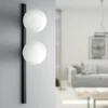 LED Wandleuchte 2-flammig Schwarz mit Glaskugeln in Opalweiß, Höhe 60cm