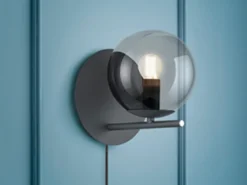 LED Wandleuchte mit Schalter, Kabel und Stecker, Rauchglas Kugel, Höhe 21cm
