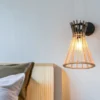 LED Wandleuchte mit Schalter & Lamellen Lampenschirm in Holzoptik, Höhe 24cm