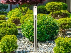 LED Wegeleuchte mit Bewegungsmelder & Steckdosen in Silber, H 110cm