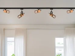Lichtschienensystem mit 5 Holz Spots & Einspeisung 3-adrig, Länge 202,5cm