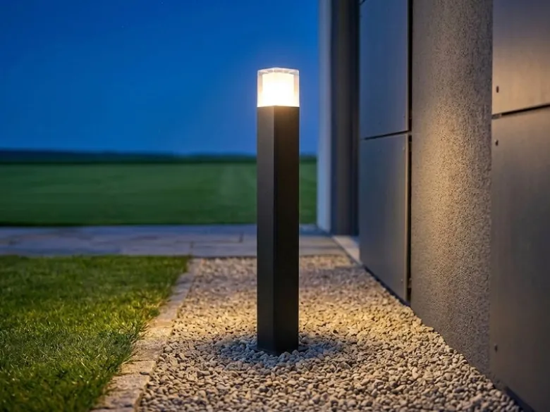 Moderne LED Pollerleuchte aus Aluminium in Schwarz, Höhe 80cm