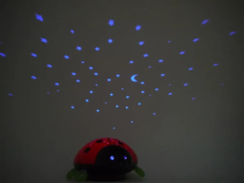Nachtlicht BEETLESTAR, Sternprojektor mit LED-Farbwechsler, Abschaltautomatik