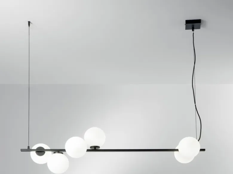 Pendelleuchte ENOIRE 6-flammig Schwarz mit Glaskugeln in Opalweiß, Breite 120cm