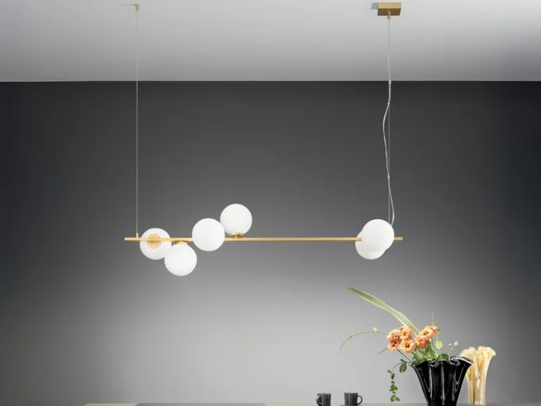 Pendelleuchte ENOIRE 6-flammig Gold mit Glaskugeln in Opalweiß, Breite 120cm