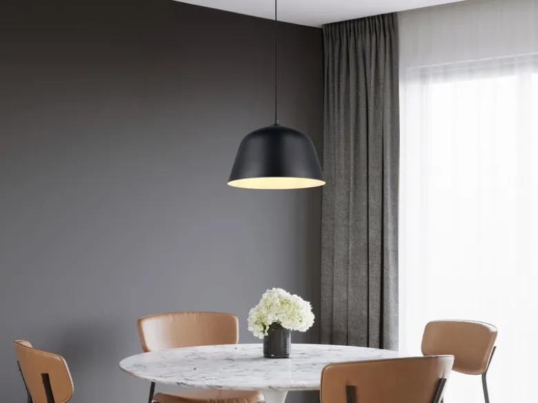 Pendelleuchte TOVA 1-flammig aus Metall höhenverstellbar in Schwarz, Ø 30cm