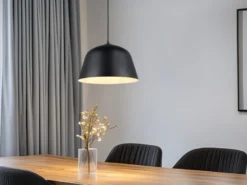 Pendelleuchte TOVA 1-flammig aus Metall höhenverstellbar in Schwarz, Ø 30cm