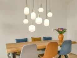 Retro LED Pendelleuchte 8-flammig mit Glasschirmen in Weiß, Breite 120cm