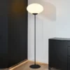 Retro Stehleuchte FOMENTO Schwarz mit Glaskugel, Höhe 150cm