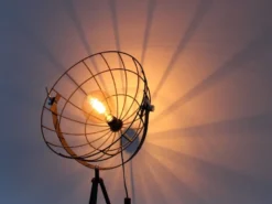 Retro Stehleuchte LED GRID schwenkbarer Gitterschirm aus Metall Anthrazit, 146cm