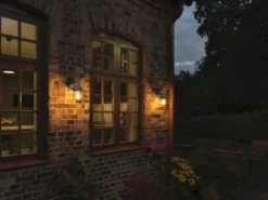 Robuste LED Außenwandleuchte aus feuerzinktem Stahl Höhe 21,5cm