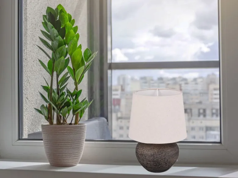 Rustikale Keramik LED Tischleuchte braun Stoffschirm in beige, Höhe 25cm